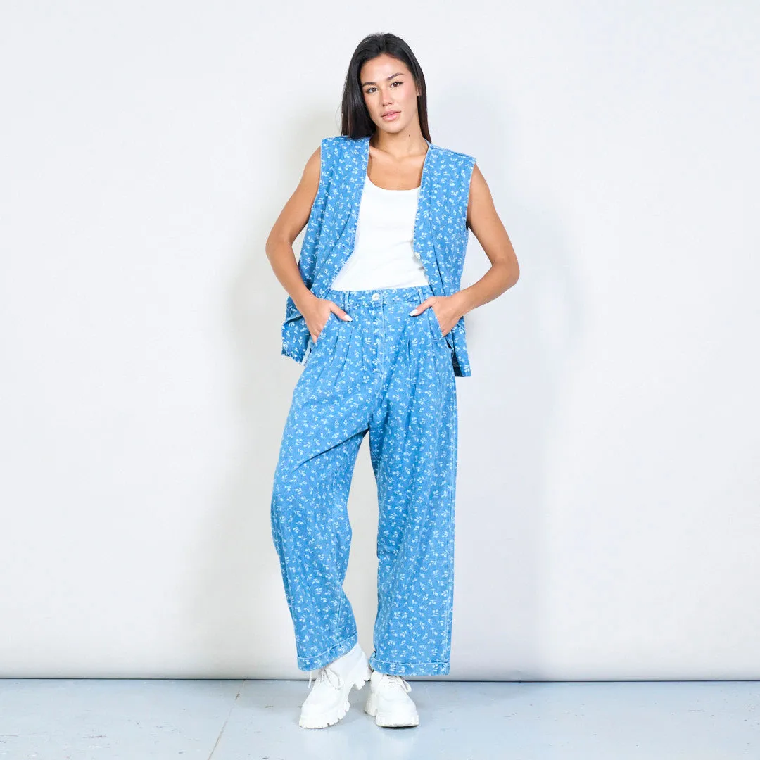 Floral print tapered denim pants