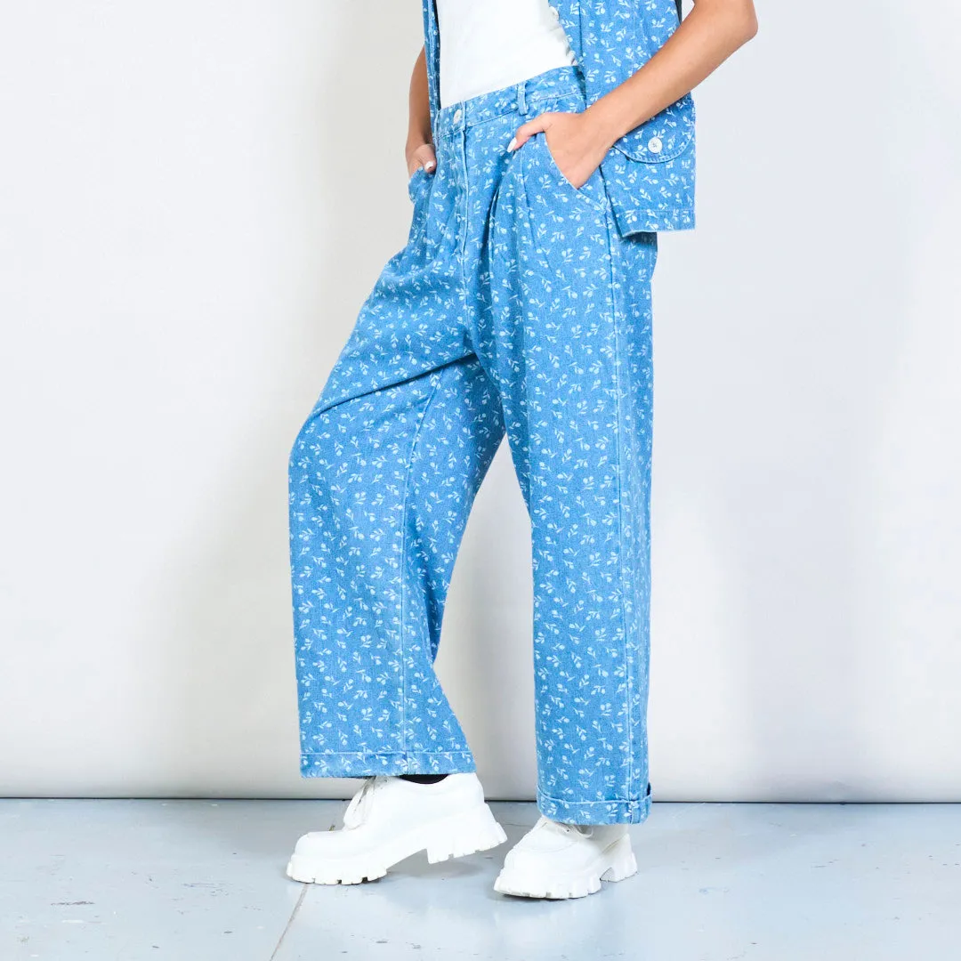 Floral print tapered denim pants