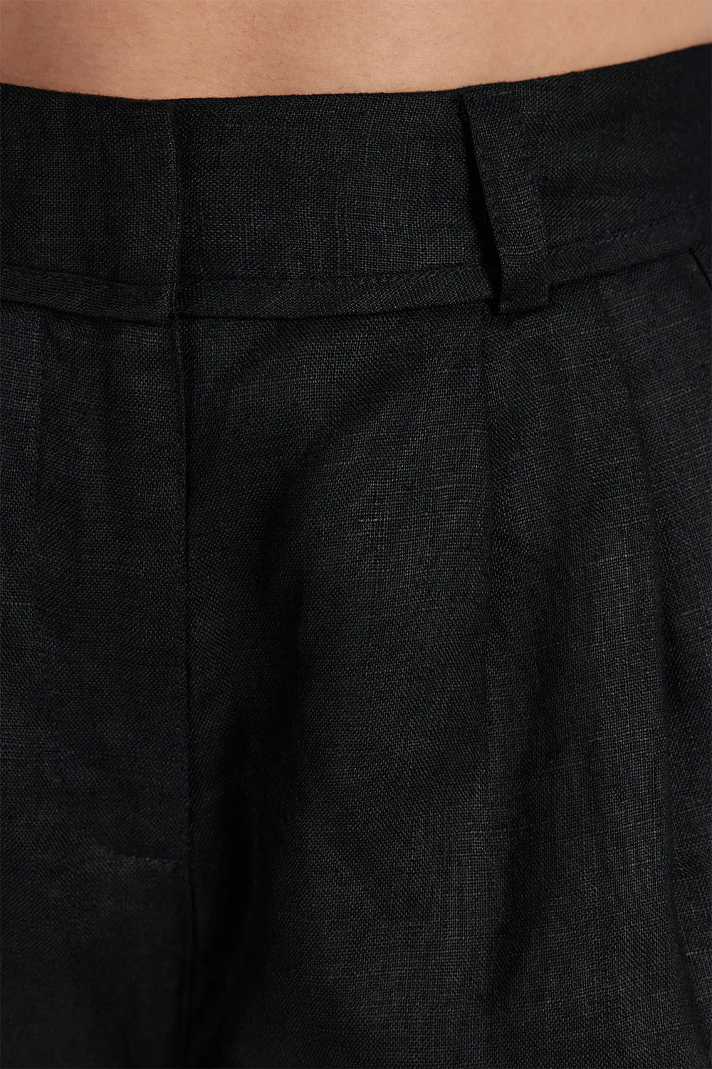 KAYLA BLACK LINEN BERMUDA SHORT