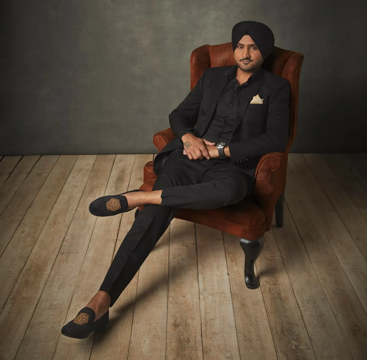 Lion Zardosi Slip-On Shoes in Black Velvet By Brune & Bareskin