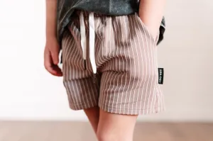 MAUVE & WHITE RESORT SHORTS