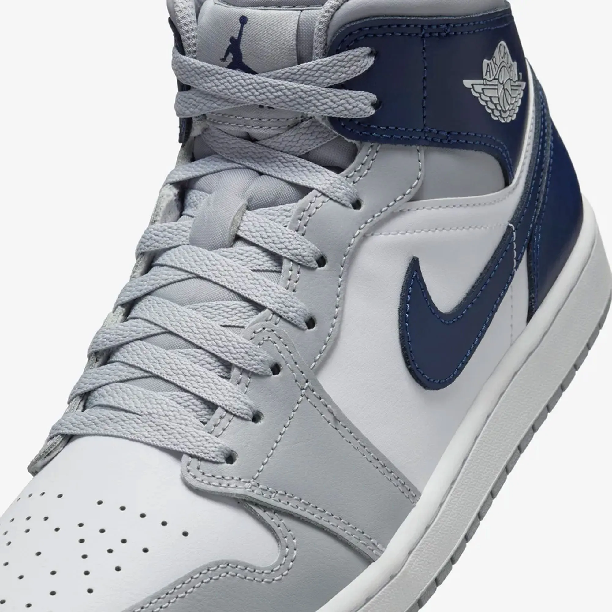 NIKE | AIR JORDAN 1 MID { WHITE/MIDNIGHT NAVY-WOLF GREY