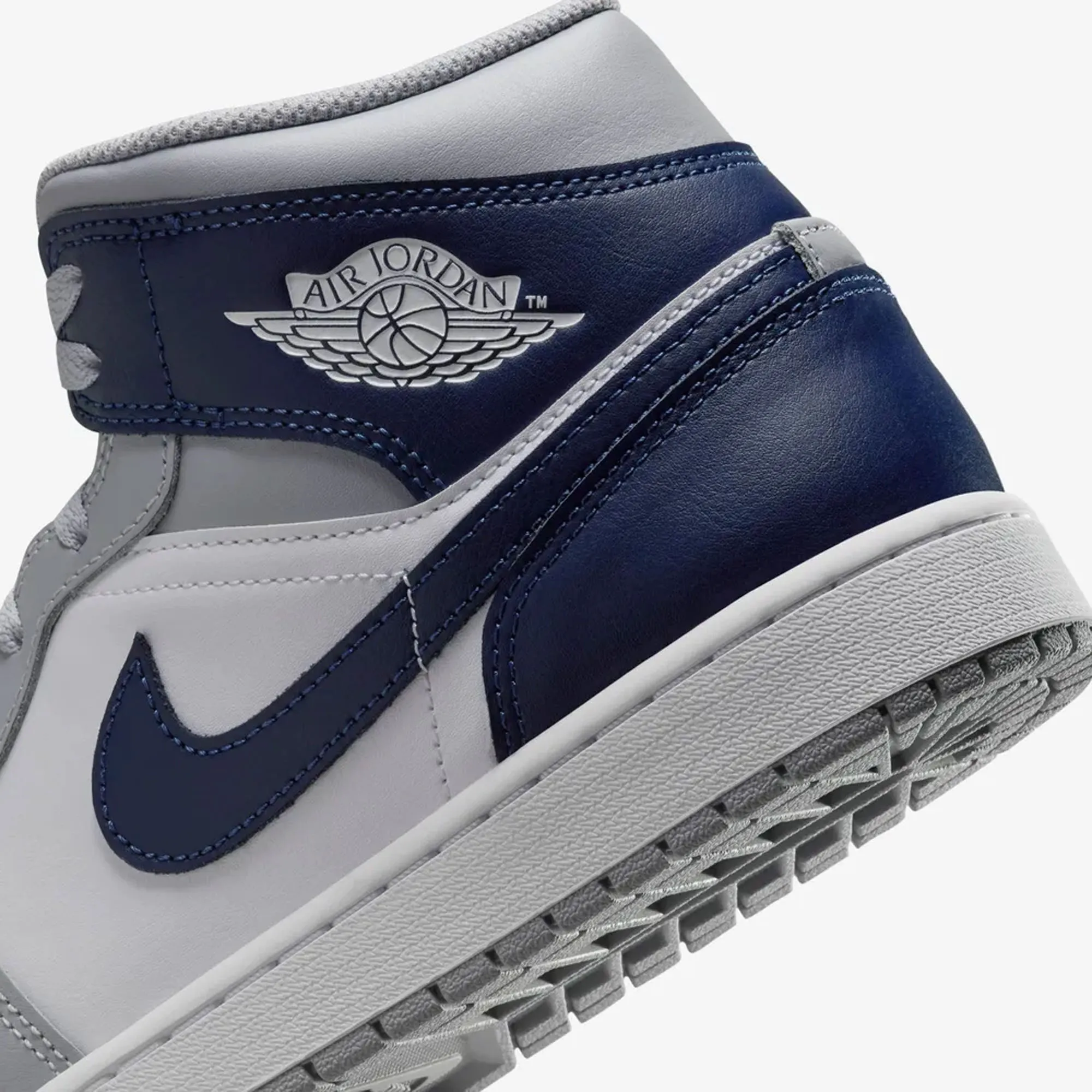 NIKE | AIR JORDAN 1 MID { WHITE/MIDNIGHT NAVY-WOLF GREY